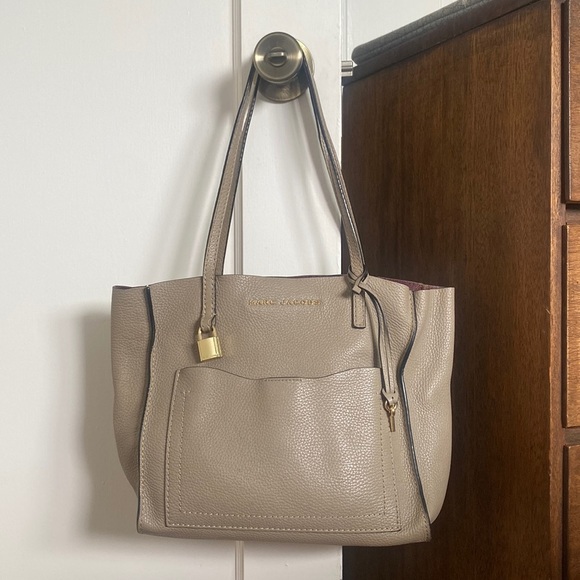 Marc Jacobs Handbags - MARC JACOBS Beige Leather Handbag
